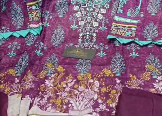 Crochet laces used on neck & sleeves to enhance the beauty