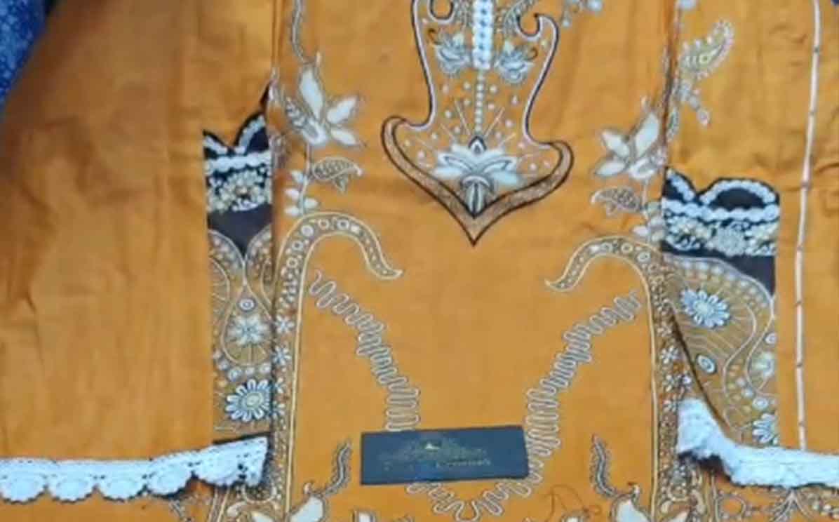 Stitched Cotton laces used on neck & sleeves to enhance the beauty 